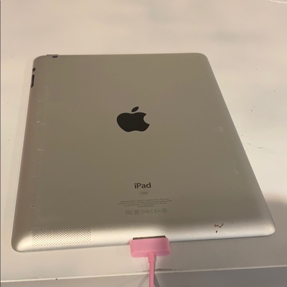 2 big iPad, 1 mini iPad, & 1 Samsung tablet - Picture 8 of 11